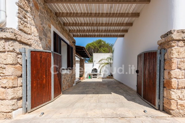 Villetta Salento Angolo di Paradiso tra Scogli e Sabbia Posto Rosso