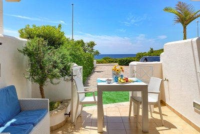 Villino Fronte Mare con Spiaggia Vicina Torre San Giovanni