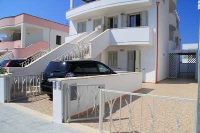 appartamento piano terra con parcheggio privato mare e passeggio a piedi. Torre San Giovanni - Foto 27