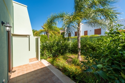 Villetta nuovissima con mare di sabbia e passeggio vicini. Torre Pali - Foto 26