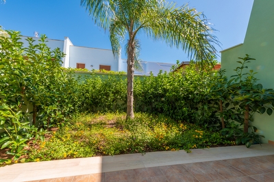 Villetta nuovissima con mare di sabbia e passeggio vicini. Torre Pali - Foto 27