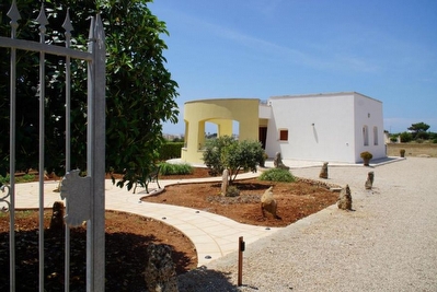 Villa di nuova costruzione a pochi passi dalla Spiaggia Torre Pali