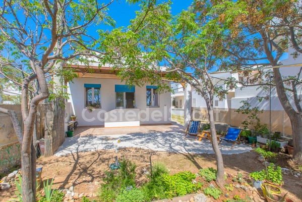 Villetta indipendente immersa nel verde con mare fronte casa Torre San Giovanni