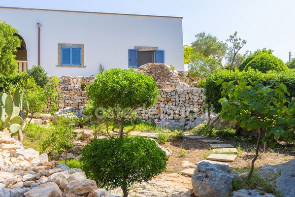 Villetta vista mare in puro stile mediterraneo. Torre Vado