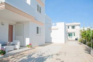 Nuovo appartamento ampi spazi esterni ben arredato con mare a piedi. Torre San Giovanni - Foto 5