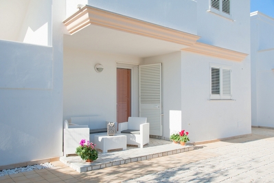 Nuovo appartamento ampi spazi esterni ben arredato con mare a piedi. Torre San Giovanni - Foto principale