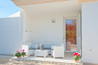 Nuovo appartamento ampi spazi esterni ben arredato con mare a piedi. Torre San Giovanni - Foto 8