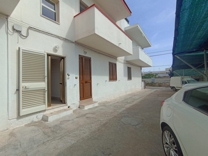 Appartamento in centro con posto auto e ampi spazi esterni. Torre San Giovanni - Foto 3