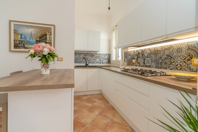 Appartamento primo piano con parcheggio privato.