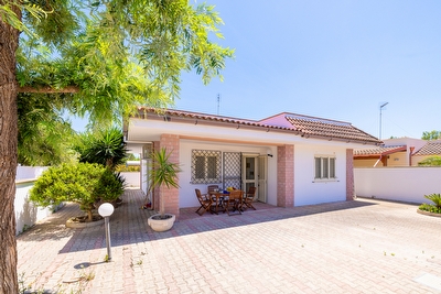 Villetta indipendente ampi spazi esterni e spiaggia sabbiosa a piedi. Torre San Giovanni - Foto 4
