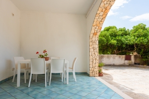 Villino immerso nel verde a pochi metri dal mare. Torre San Giovanni - Foto 6