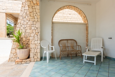 Villino immerso nel verde a pochi metri dal mare. Torre San Giovanni - Foto 7