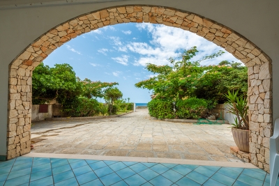 Villino immerso nel verde a pochi metri dal mare. Torre San Giovanni - Foto 9