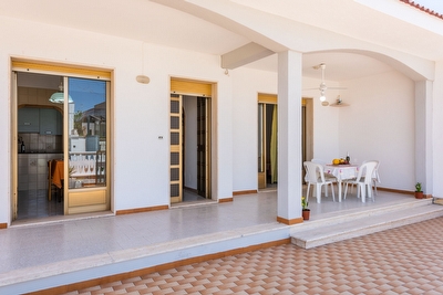 Villa indipendente spazi comodi 2 bagni mare vicino. Torre San Giovanni - Foto 3