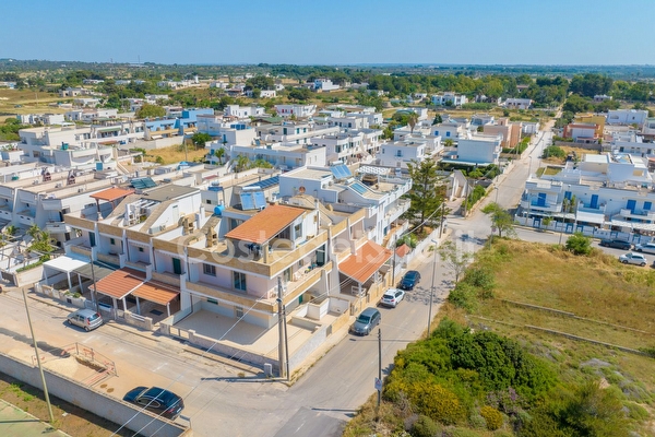Monolocale piano ribassato con mare vicinissimo. Torre San Giovanni