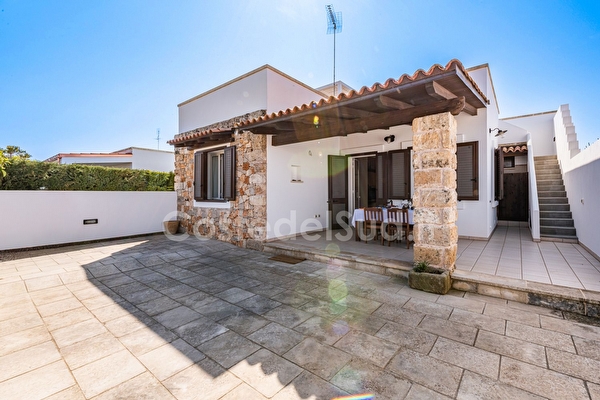 Villetta indipendente nel Salento vicina al mare e alle spiagge Posto Rosso