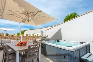 Appartamento con spazi esterni attrezzatti e vasca idromassaggio (Jacuzzi). Santa Maria di Leuca - Foto 3