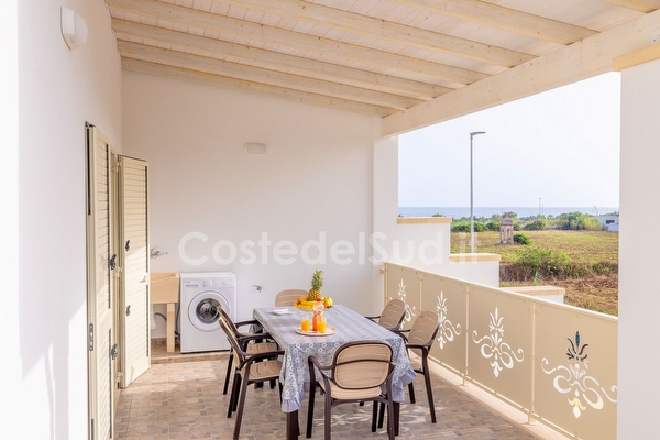 Appartamento nuovo cinque posti passeggio e mare sabbia a piedi. Pescoluse