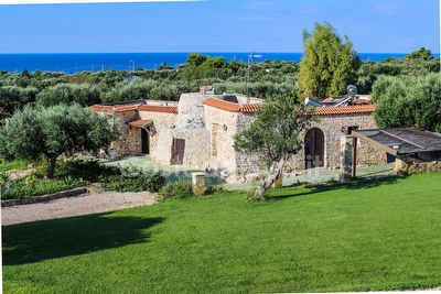 Trullo 3 camere ampio spazio esterno con giardino Torre Vado - Foto 6