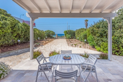 Villetta fronte mare con giardino Torre Suda - Foto principale