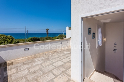 Villetta fronte mare con giardino Torre Suda - Foto 27