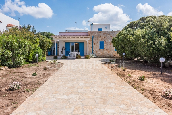Villetta fronte mare con giardino Torre Suda
