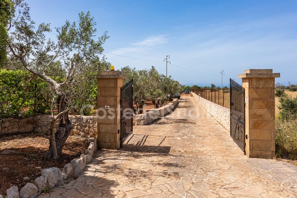 Trullo/Pajara nella campagna Salentina con piscina esclusiva Lido Marini