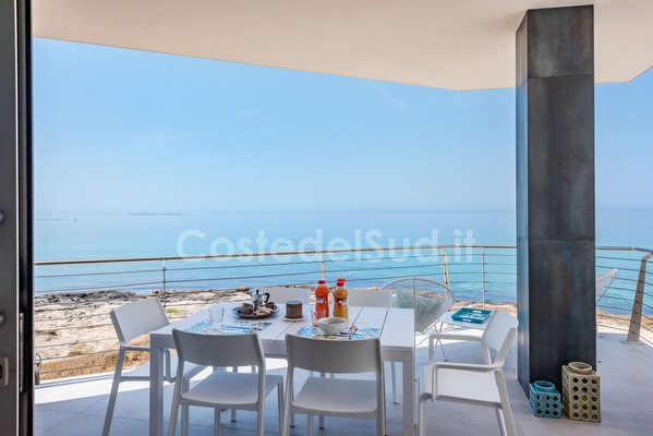 Fronte e vista mare Mancaversa