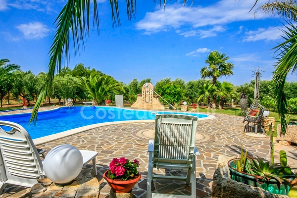 Villa con giardino e piscina esclusiva gallery