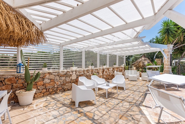 Villa con giardino e piscina esclusiva gallery