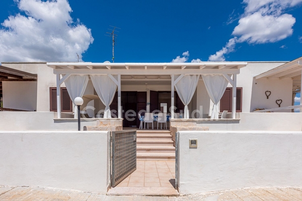 Villino vista mare con 3 camere zona sabbia Pescoluse