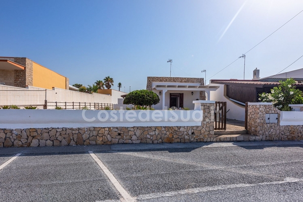 Pagliara vista e fronte mare Capilungo