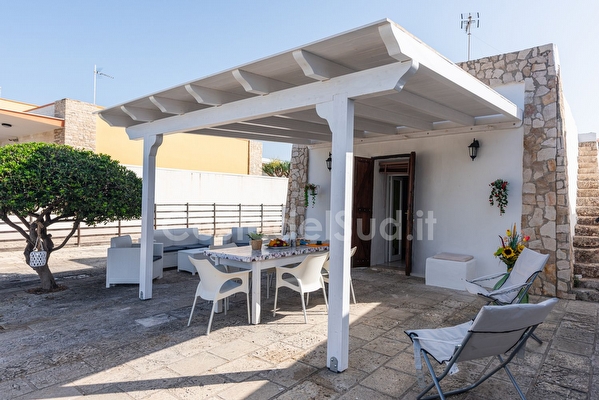 Pagliara vista e fronte mare Capilungo