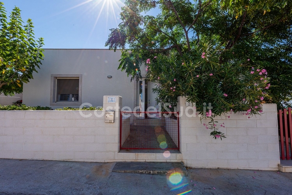 Casa vacanza fronte mare Posto Rosso