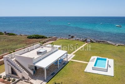 Villa con piscina e Jacuzzi fronte mare e  vista mare panoramica Santa Maria di Leuca - Foto principale
