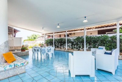 Villetta affacciata sul mare con ampio spazio esterno Capilungo - Foto 11