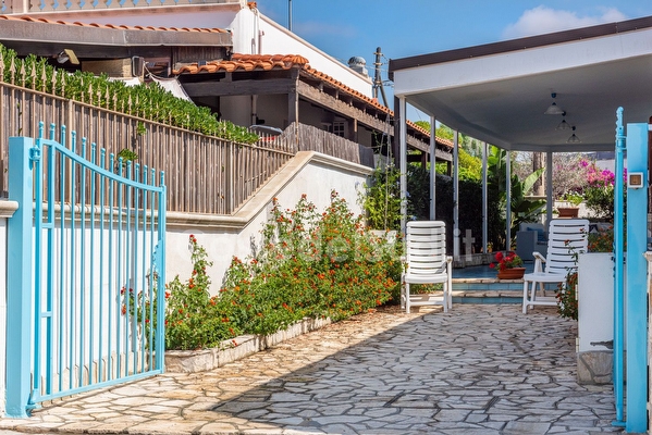 Villetta affacciata sul mare con ampio spazio esterno Capilungo