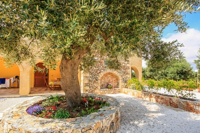 Villetta nella pace della campagna del Salento ampi spazi esterni.