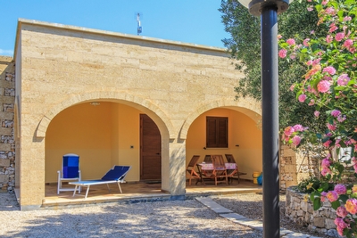 Villetta nella pace della campagna del Salento ampi spazi esterni.