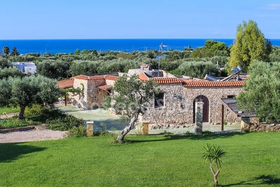 Trullo immerso nel verde vista panoramica sul mare Torre Vado - Foto 14