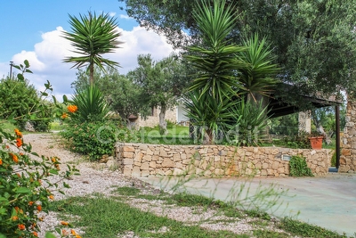 Trullo immerso nel verde vista panoramica sul mare Torre Vado - Foto 16
