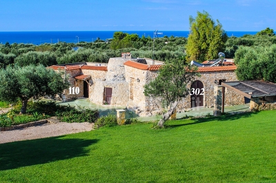Trullo immerso nel verde vista panoramica sul mare Torre Vado - Foto 9