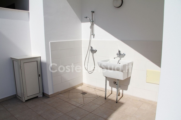 Appartamento primo piano ben arredato e totalmente climatizzato. gallery