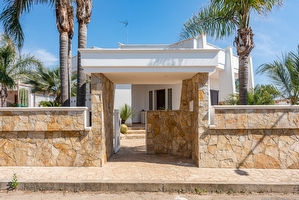 Porzione di villa con piscina in comune a pochi metri dal mare Torre Suda - Foto 3