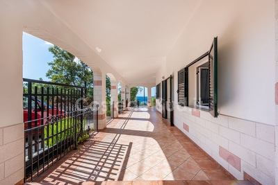 Cod 357 Bi-famigliare, grande e comoda, 5 camere vista mare Torre Vado - Foto 4