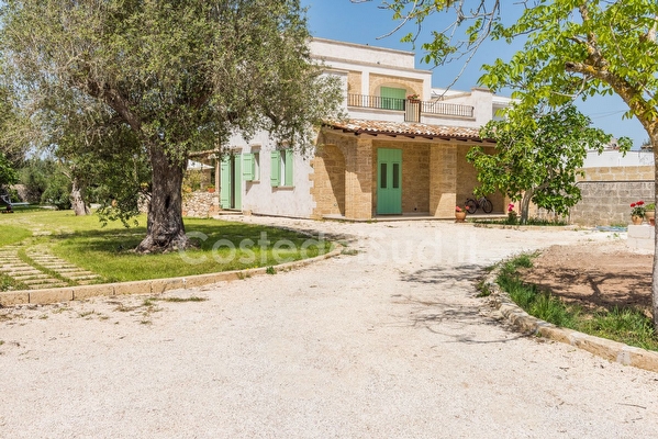 Splendida villa indipendente con giardino e piscina esclusiva zona Castro Vignacastrisi
