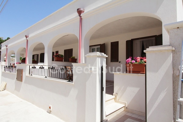 Villino a pochi passi dal centro e lidi sabbiosi Torre Vado