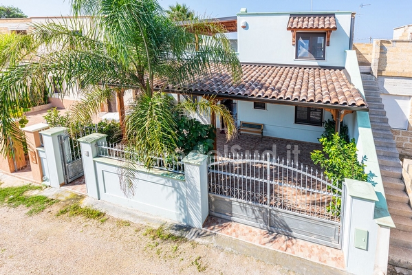 Villetta indipendente con tre camere, due bagni in zona tranquilla Posto Rosso