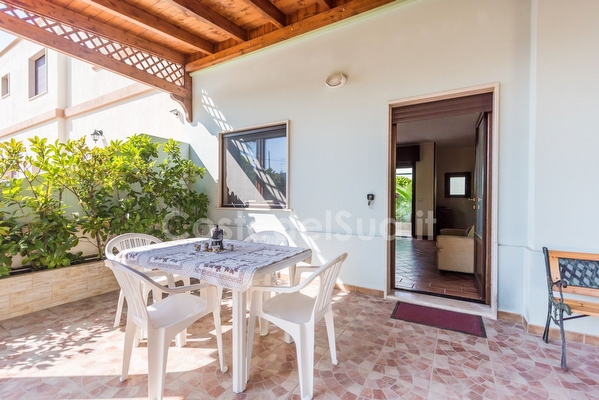 Villetta indipendente con tre camere, due bagni in zona tranquilla Posto Rosso