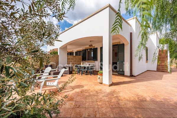 Casa vacanza nel verde della macchia mediterranea  Pescoluse